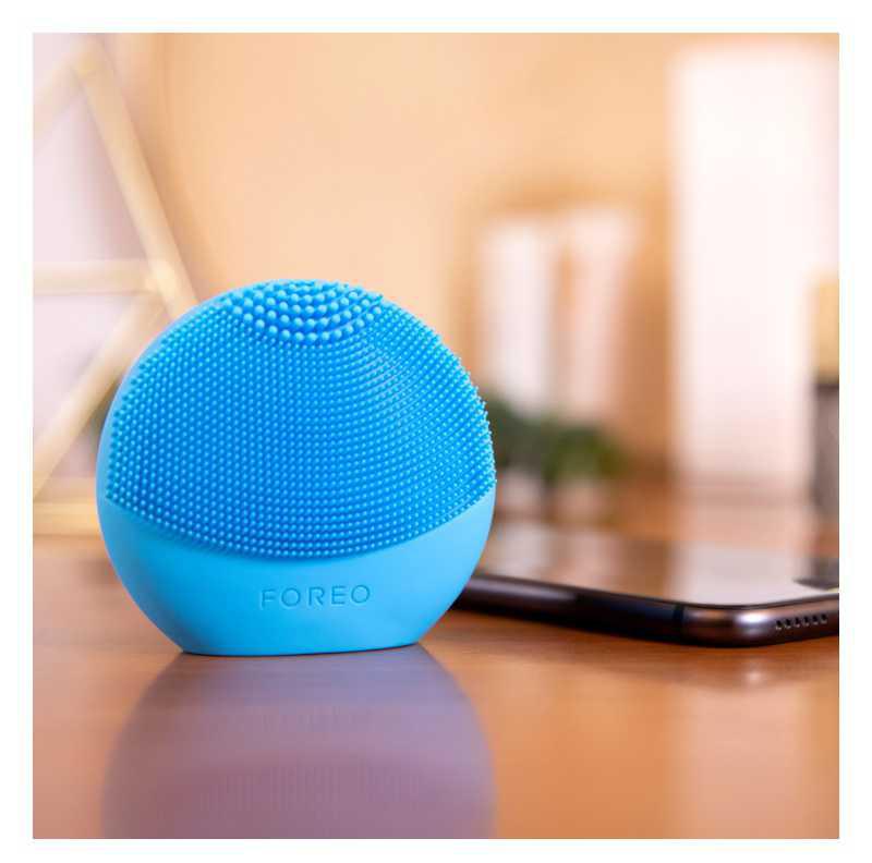 FOREO Luna™ Fofo facial cleansing brush