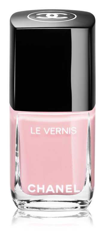 Chanel Le Vernis nails